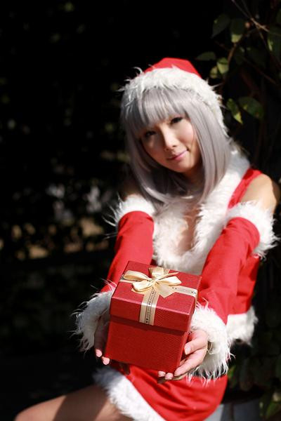 cosplay人类牧师t6套装和变身圣诞精灵的妹子