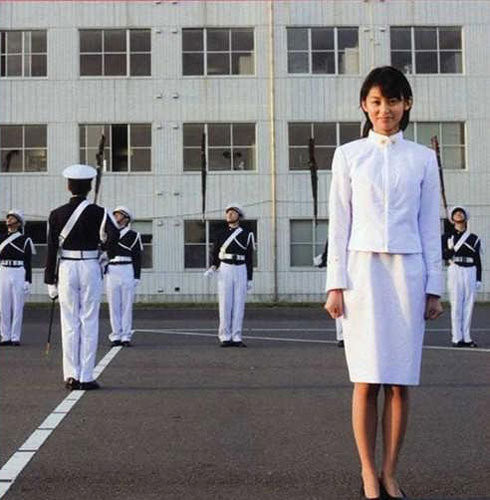 日本自卫队招兵广告 各款军服写真女优