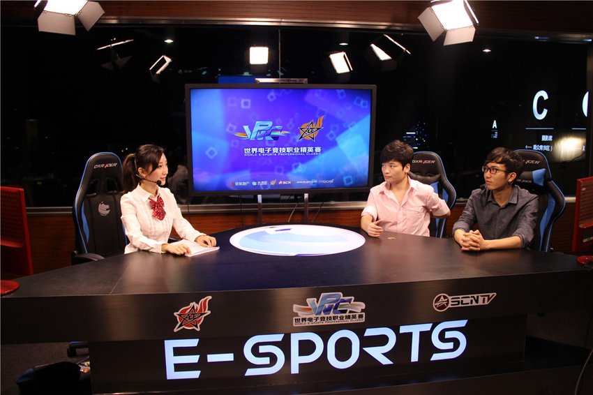 dota2现场:龙狗组合怒秀恩爱图片