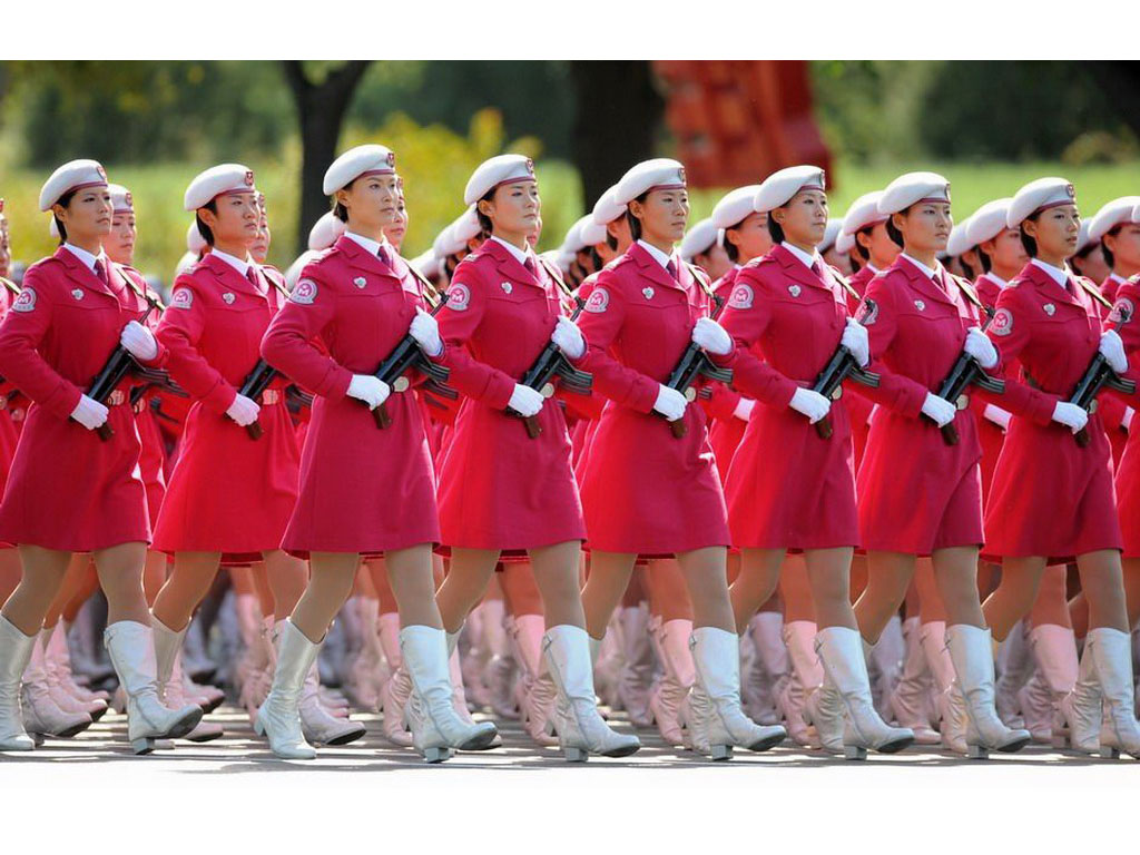 最美女军迷进军中国 这个俄“军二代”为何火遍全球_军事频道_凤凰网