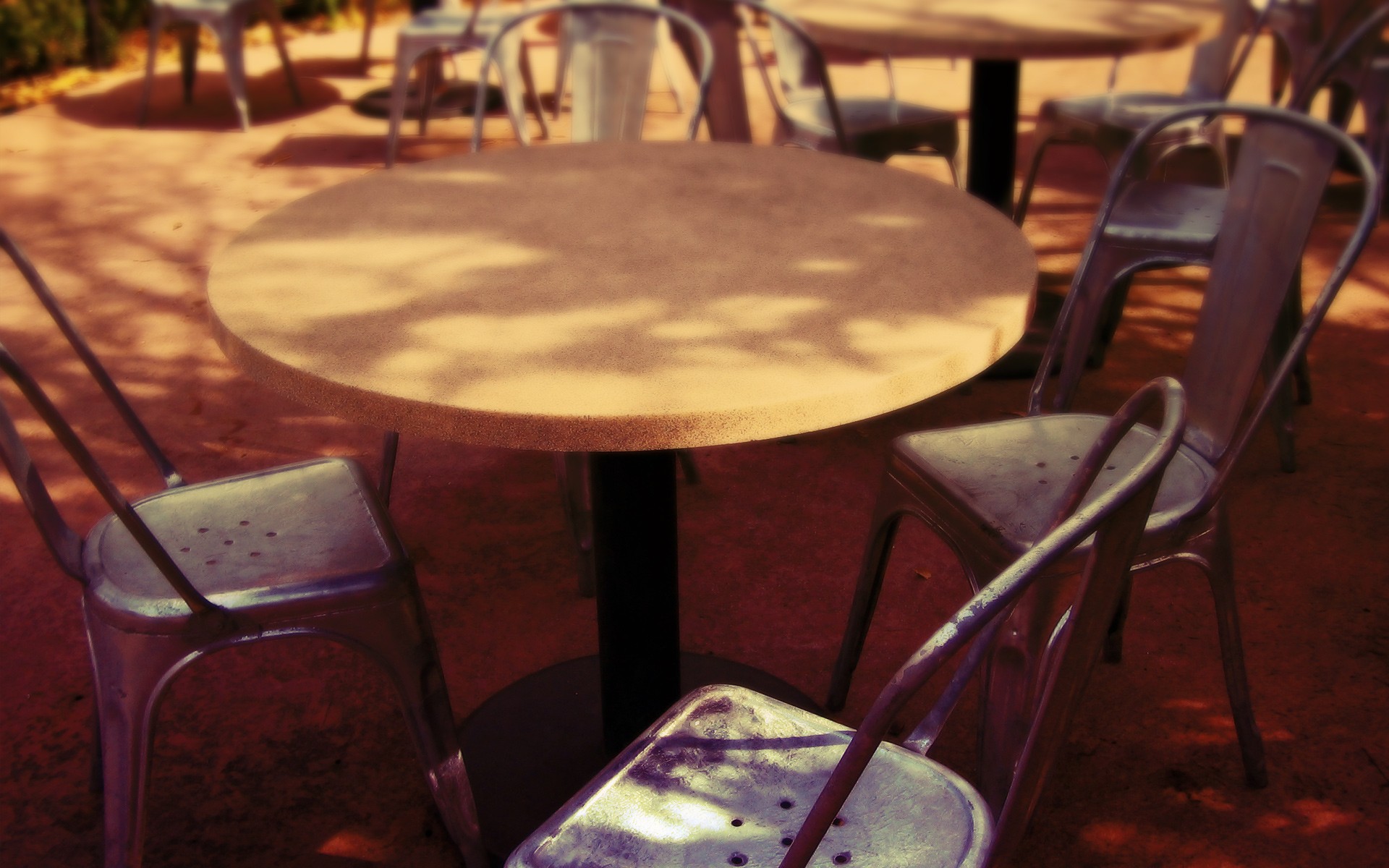 Столики на улице кафе. Стол на улице картинки. Кафе для инвалидов.